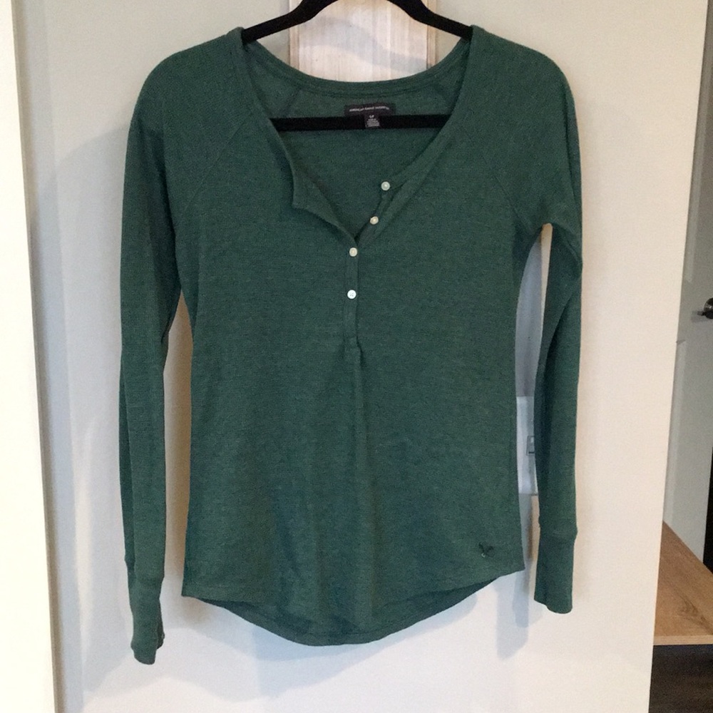 American Eagle green long sleeve